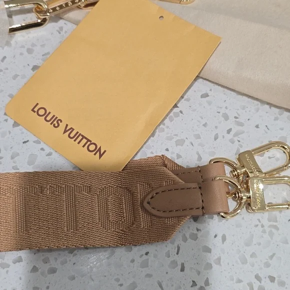 CAMEL Monogram Coussin - Picture 4 of 11